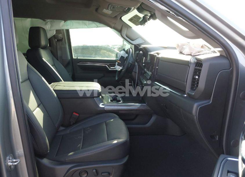 Photo 5 of 2024 Chevrolet Silverado 2500HD 4WD STANDARD BED LTZ (VIN 2GC4YPEY1R1107948)