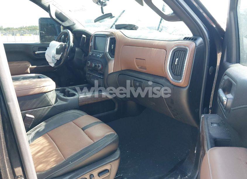 Photo 5 of 2022 Chevrolet Silverado 2500HD 4WD STANDARD BED HIGH COUNTRY (VIN 2GC4YREY1N1243406)