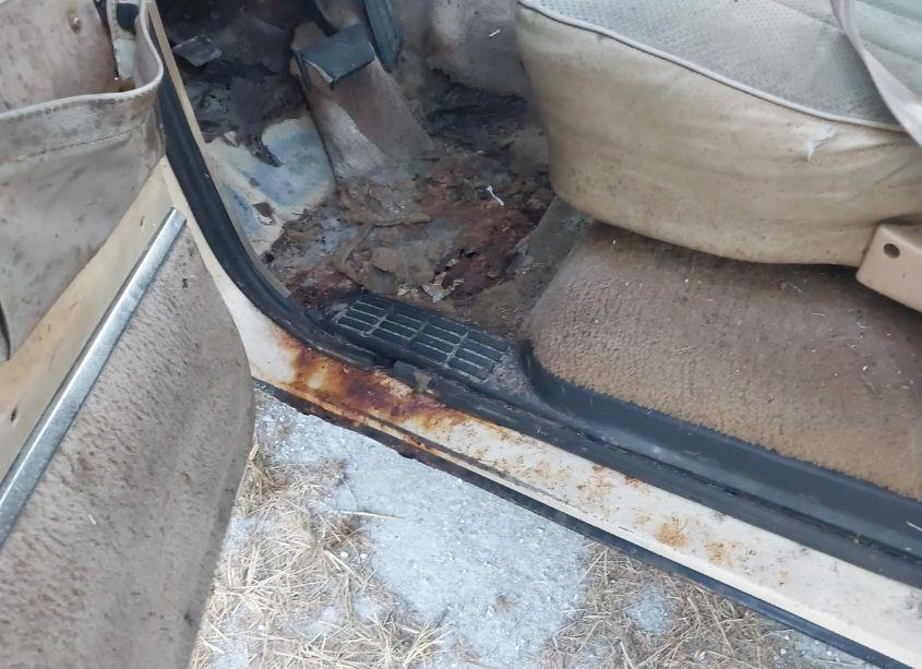 Photo 12 of 1986 Chevrolet C10 (VIN 2GCDC14H8G1172600)