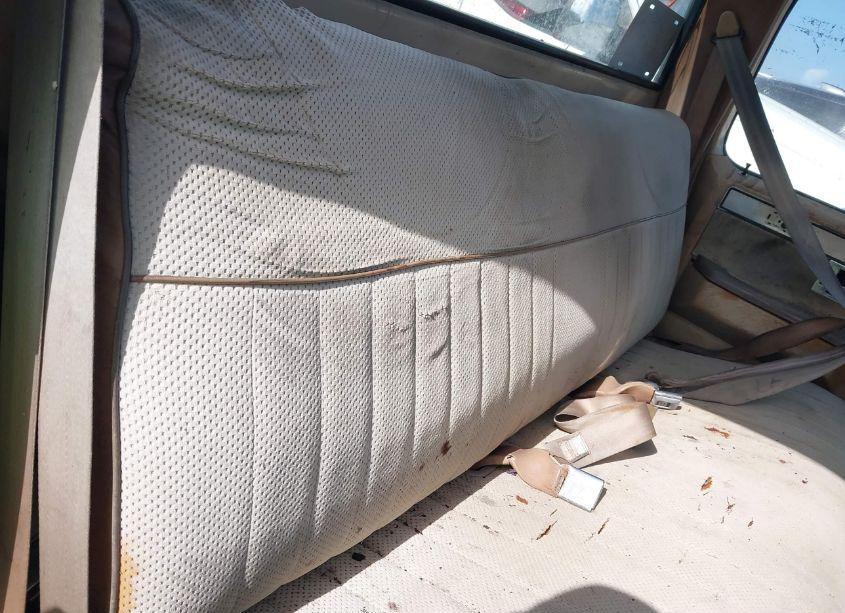 Photo 8 of 1986 Chevrolet C10 (VIN 2GCDC14H8G1172600)