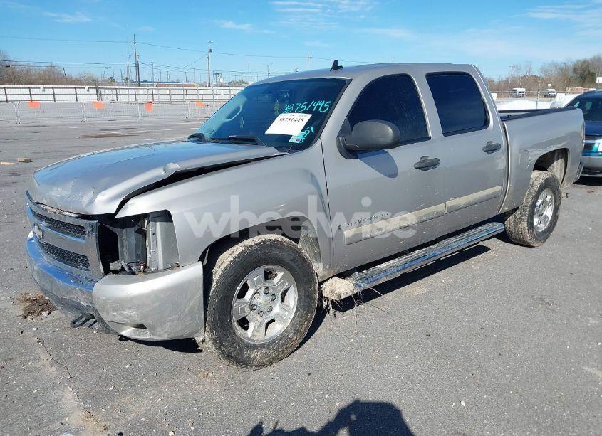 Photo 2 of 2007 Chevrolet Silverado 1500 LT1 (VIN 2GCEC13C671547927)