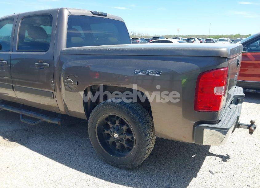 Photo 3 of 2007 Chevrolet Silverado 1500 LT2 (VIN 2GCEC13J271570278)