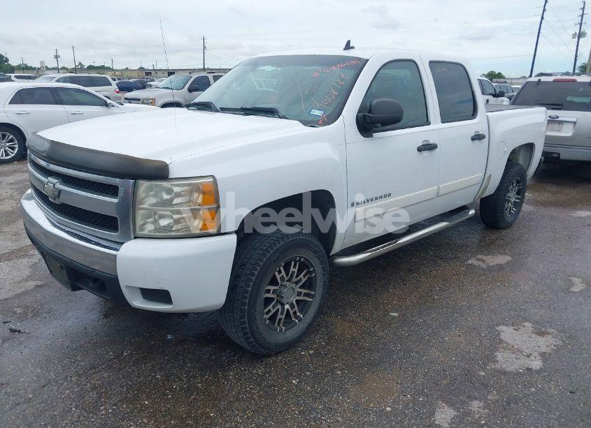 Photo 2 of 2007 Chevrolet Silverado 1500 LT1 (VIN 2GCEC13J971531770)