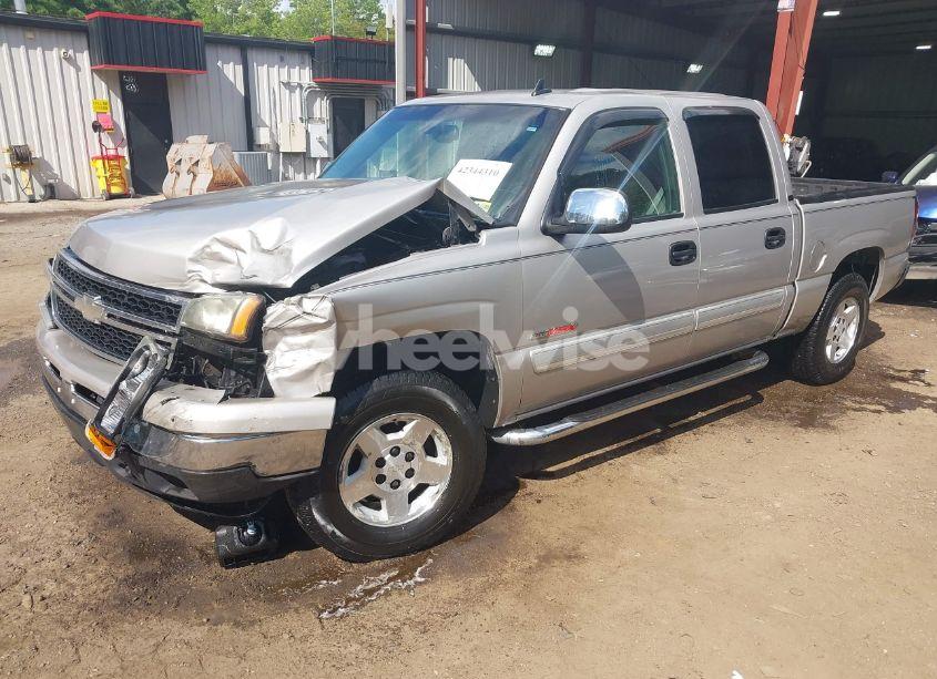 Photo 2 of 2006 Chevrolet Silverado 1500 LT1 (VIN 2GCEC13N161352611)