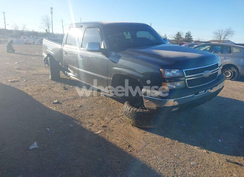 2005 Chevrolet Silverado 1500 LS (VIN 2GCEC13T051374614) main photo