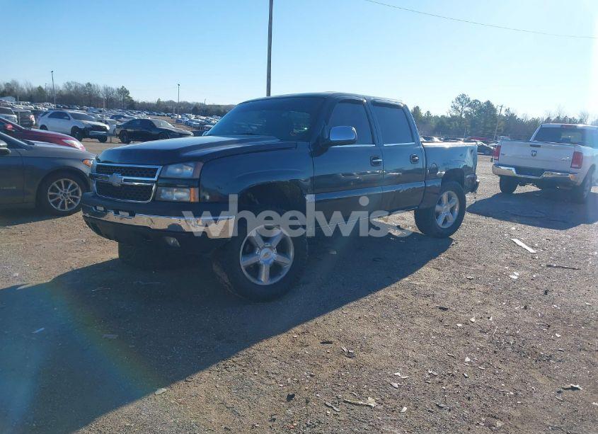 Photo 2 of 2005 Chevrolet Silverado 1500 LS (VIN 2GCEC13T051374614)
