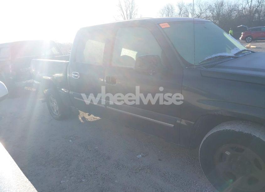 Photo 14 of 2004 Chevrolet Silverado 1500 LS (VIN 2GCEC13T241422435)