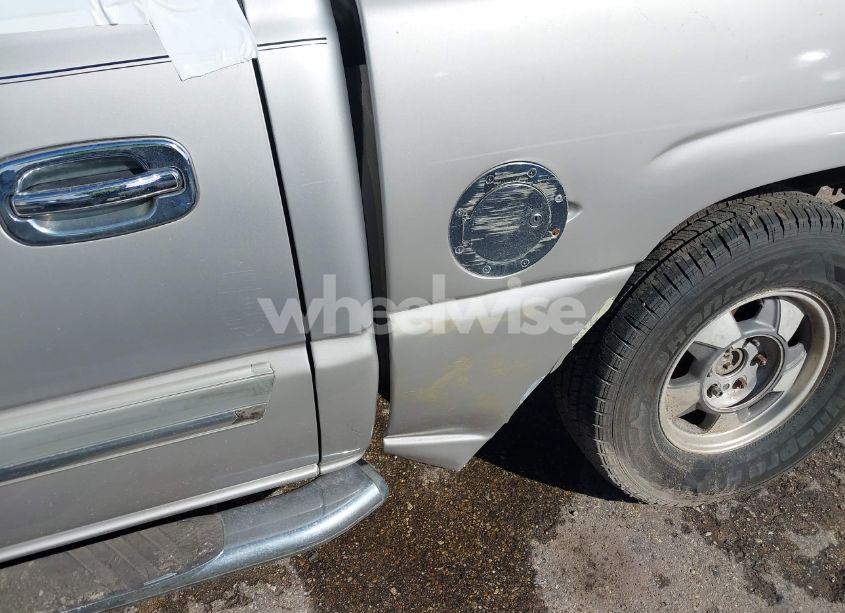 Photo 12 of 2005 Chevrolet Silverado 1500 LS (VIN 2GCEC13T351267766)
