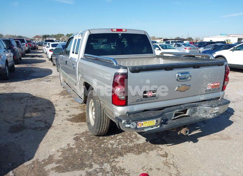 Photo 3 of 2005 Chevrolet Silverado 1500 LS (VIN 2GCEC13T351267766)