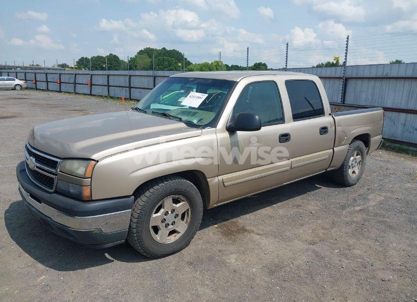 Photo 2 of 2006 Chevrolet Silverado 1500 LT1 (VIN 2GCEC13T561250338)