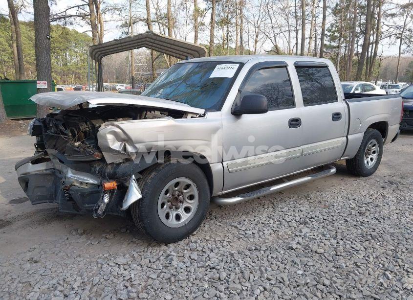 Photo 2 of 2005 Chevrolet Silverado 1500 LS (VIN 2GCEC13T751354540)