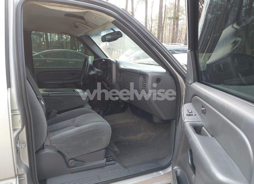 Photo 5 of 2005 Chevrolet Silverado 1500 LS (VIN 2GCEC13T751354540)