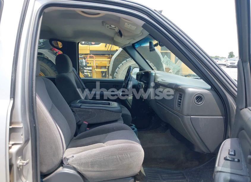 Photo 5 of 2005 Chevrolet Silverado 1500 LS (VIN 2GCEC13T751392947)