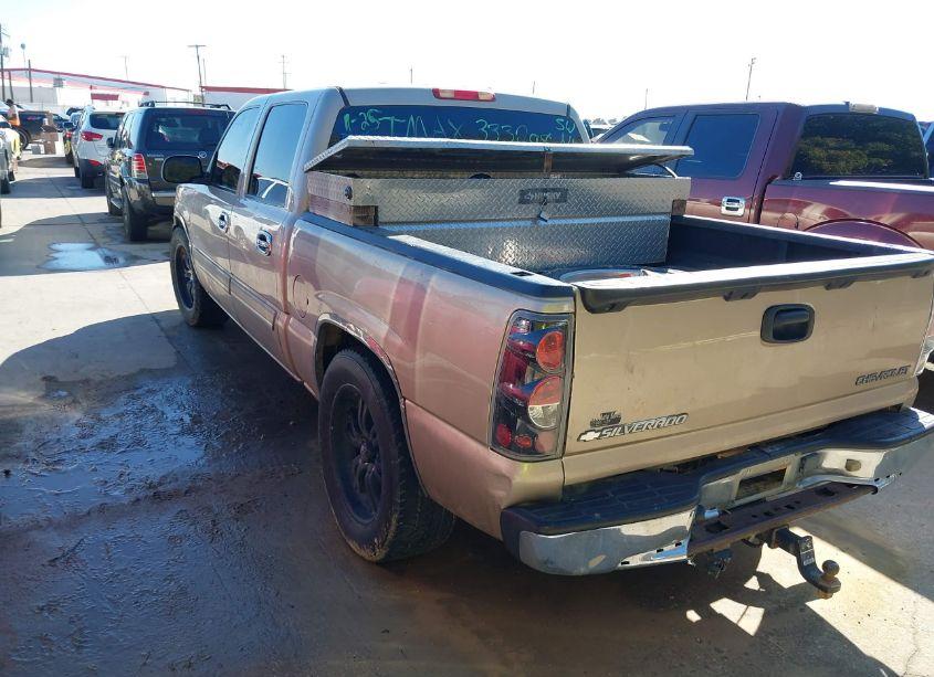 Photo 3 of 2005 Chevrolet Silverado 1500 LS (VIN 2GCEC13T951333298)