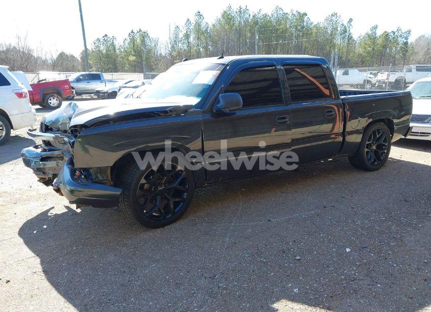 Photo 2 of 2005 Chevrolet Silverado 1500 LS (VIN 2GCEC13TX51244808)