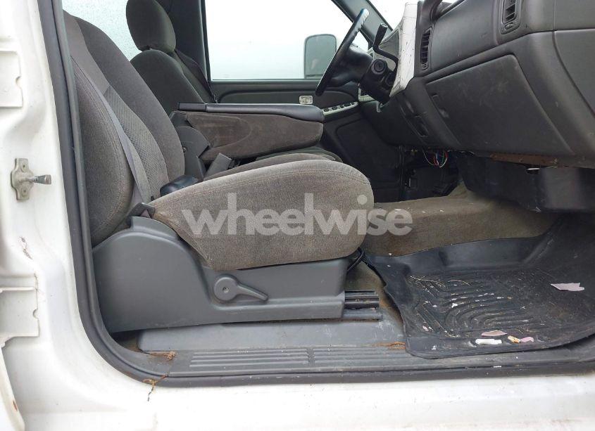 Photo 5 of 2005 Chevrolet Silverado 1500 LS (VIN 2GCEC13TX51264590)