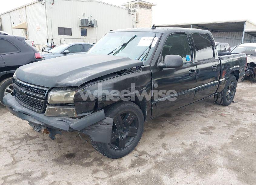 Photo 2 of 2006 Chevrolet Silverado 1500 LT1 (VIN 2GCEC13TX61238752)