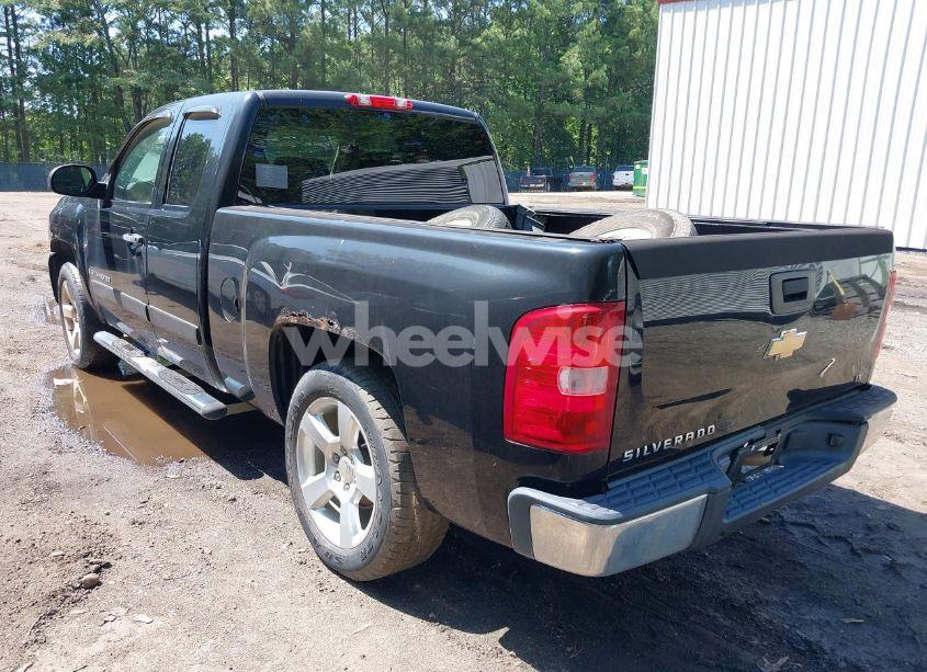 Photo 3 of 2007 Chevrolet Silverado 1500 LT1 (VIN 2GCEC19C671730011)