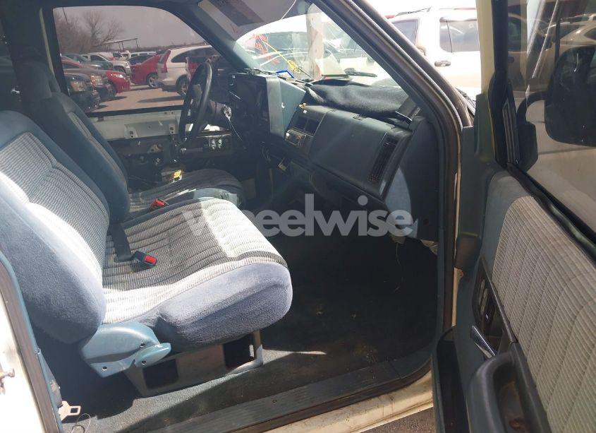 Photo 5 of 1993 Chevrolet Gmt-400 C1500 (VIN 2GCEC19H8P1227978)