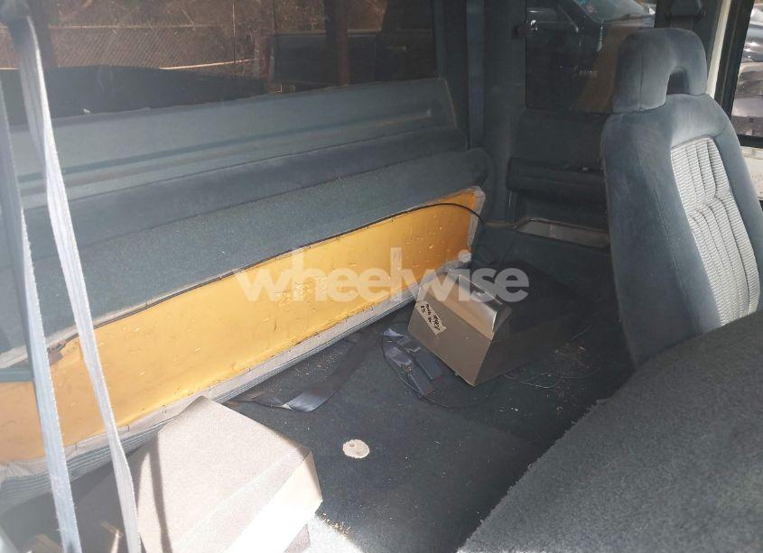 Photo 8 of 1993 Chevrolet Gmt-400 C1500 (VIN 2GCEC19H8P1227978)