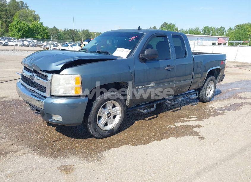 Photo 2 of 2007 Chevrolet Silverado 1500 LT2 (VIN 2GCEC19J471570239)