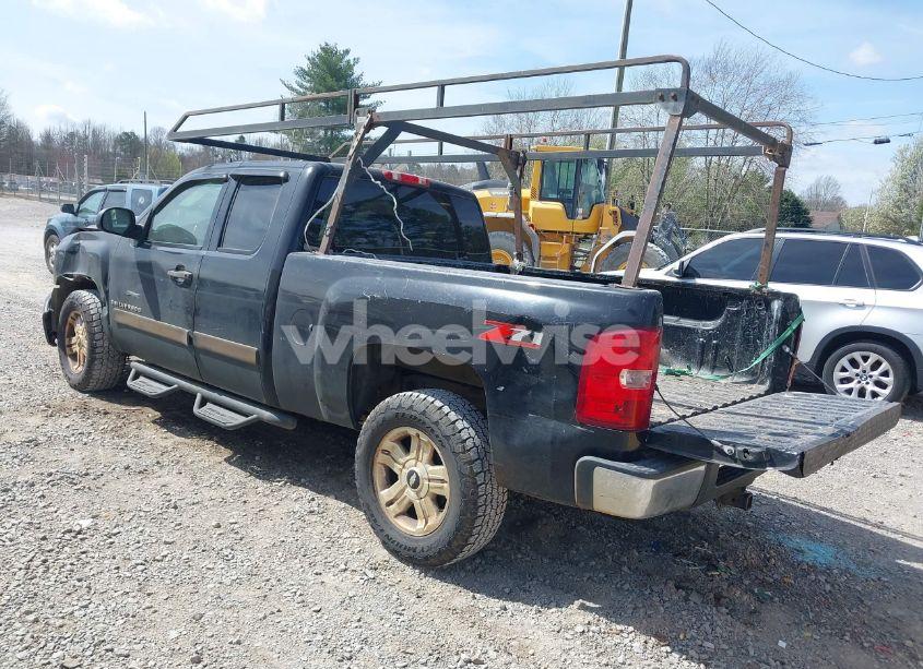 Photo 3 of 2007 Chevrolet Silverado 1500 LT1 (VIN 2GCEC19J671591822)
