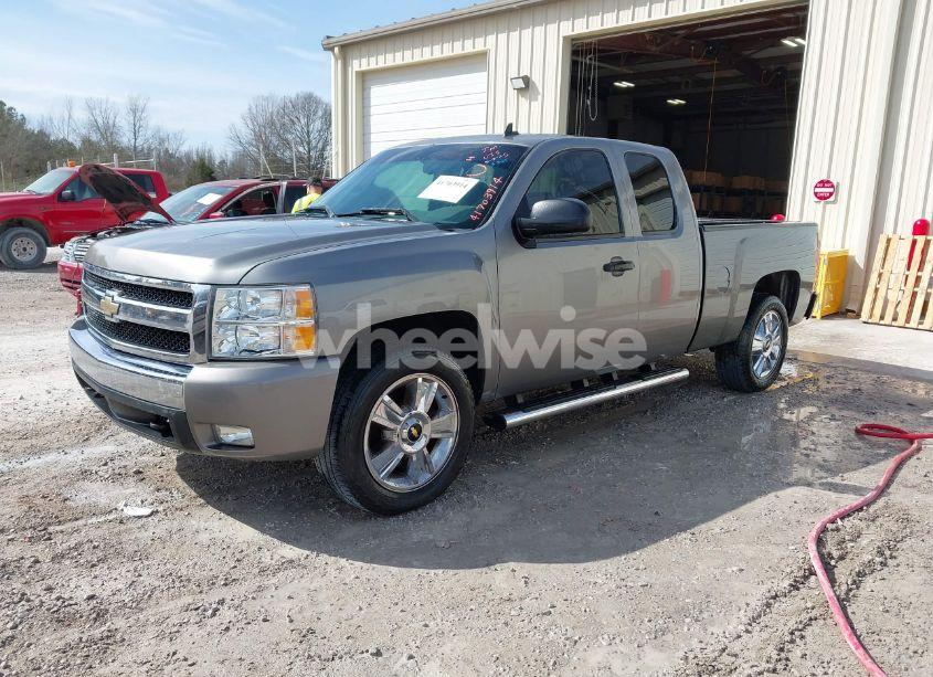Photo 2 of 2007 Chevrolet Silverado 1500 LT2 (VIN 2GCEC19J771721896)