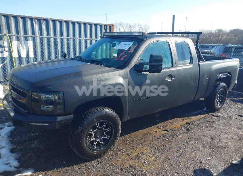 Photo 2 of 2007 Chevrolet Silverado 1500 LT1/LT2/LTZ/WORK TRUCK (VIN 2GCEC19J971584752)