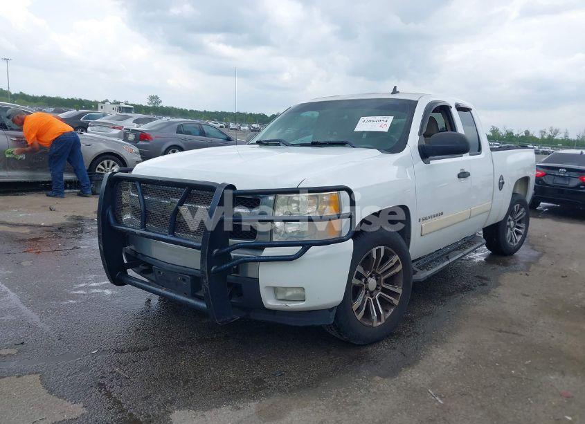 Photo 2 of 2008 Chevrolet Silverado 1500 LT1 (VIN 2GCEC19J981115436)
