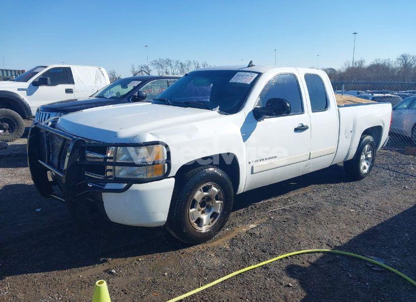 Photo 2 of 2007 Chevrolet Silverado 1500 LT1 (VIN 2GCEC19JX71639564)