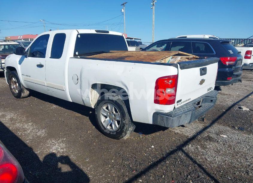 Photo 3 of 2007 Chevrolet Silverado 1500 LT1 (VIN 2GCEC19JX71639564)