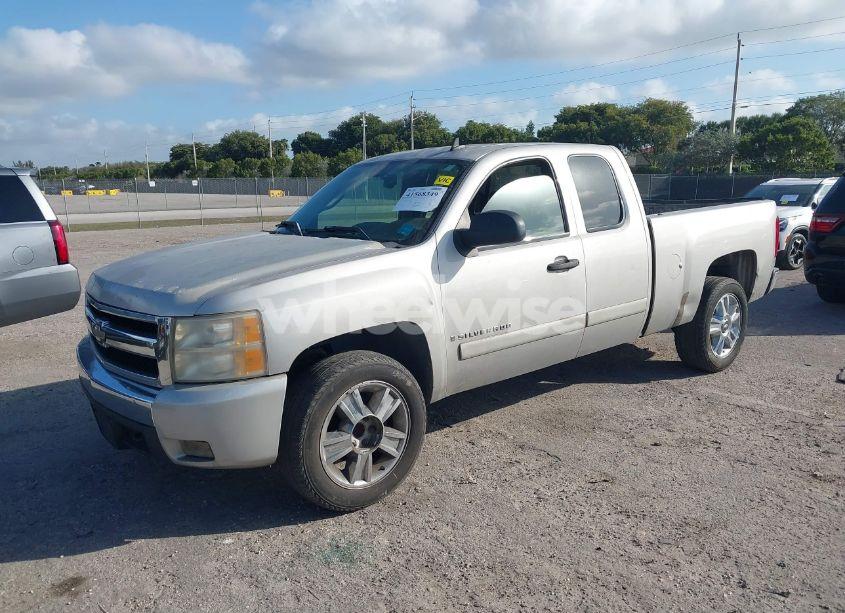 Photo 2 of 2008 Chevrolet Silverado 1500 LT1 (VIN 2GCEC19JX81124243)