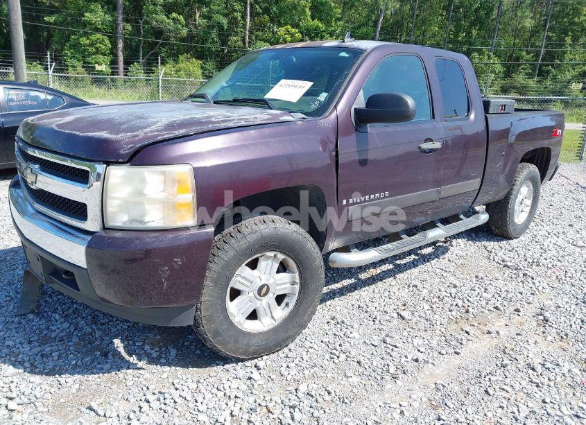 Photo 2 of 2008 Chevrolet Silverado 1500 LT1 (VIN 2GCEC19JX81175869)