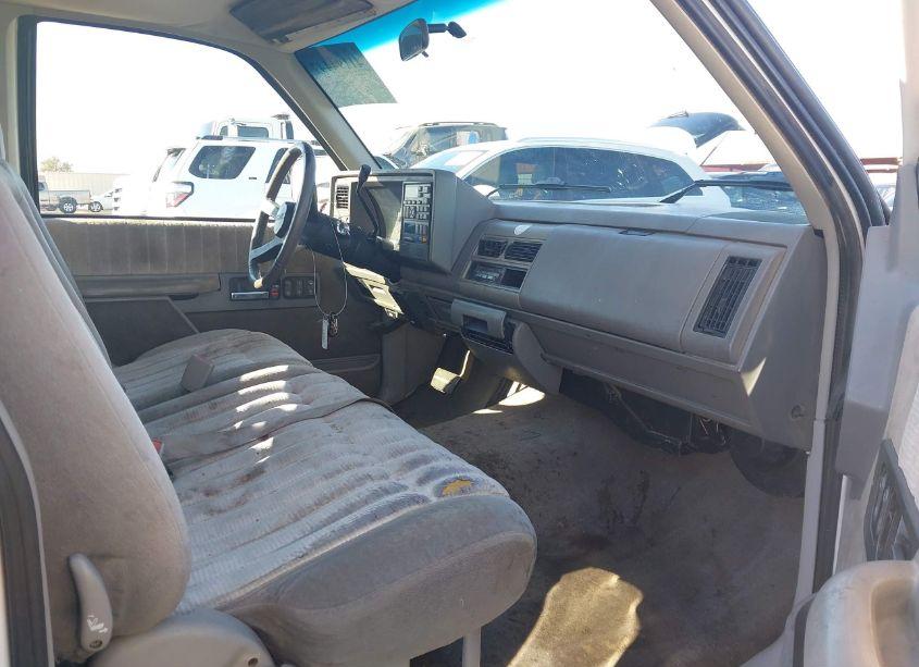 Photo 5 of 1994 Chevrolet Gmt-400 C1500 (VIN 2GCEC19K2R1222838)