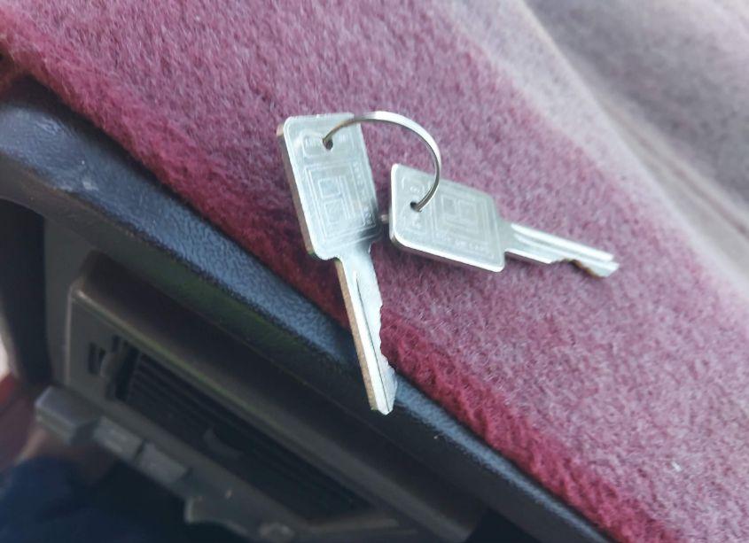 Photo 11 of 1990 Chevrolet Gmt-400 C1500 (VIN 2GCEC19K4L1108721)