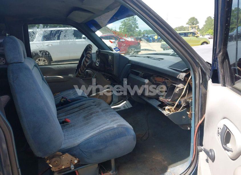 Photo 5 of 1993 Chevrolet Gmt-400 C1500 (VIN 2GCEC19K5P1268743)