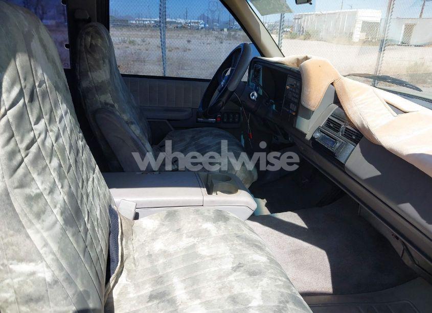 Photo 5 of 1994 Chevrolet Gmt-400 C1500 (VIN 2GCEC19K6R1269449)