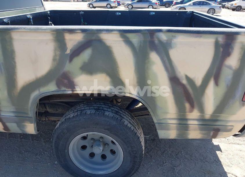 Photo 6 of 1994 Chevrolet Gmt-400 C1500 (VIN 2GCEC19K6R1269449)