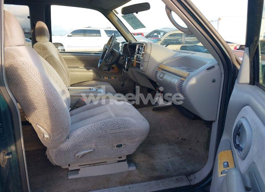 Photo 5 of 1995 Chevrolet Gmt-400 C1500 (VIN 2GCEC19K7S1256750)