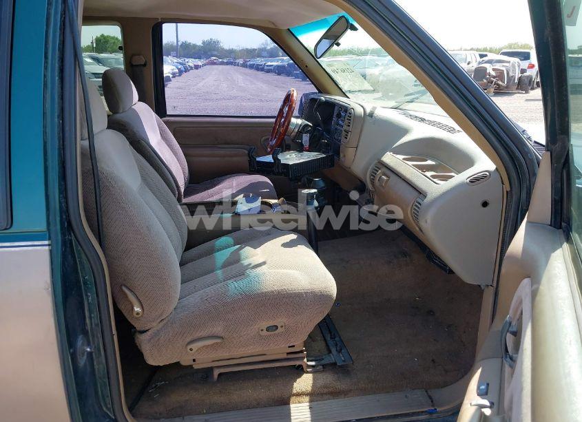 Photo 5 of 1995 Chevrolet Gmt-400 C1500 (VIN 2GCEC19K8S1282676)