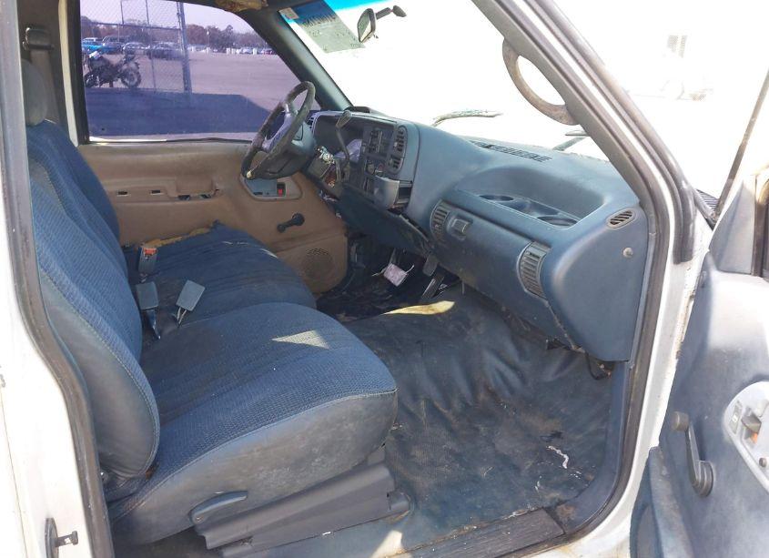 Photo 5 of 1996 Chevrolet Gmt-400 C1500 (VIN 2GCEC19M0T1168030)