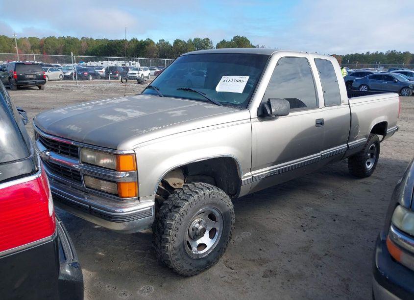 Photo 2 of 1998 Chevrolet C1500 FLEETSIDE (VIN 2GCEC19M0W1147389)