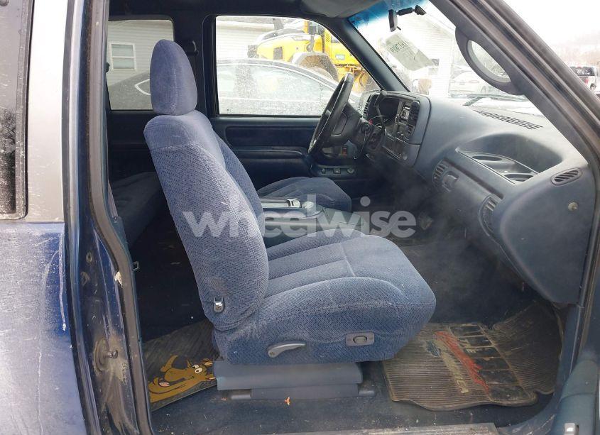 Photo 5 of 1996 Chevrolet Gmt-400 C1500 (VIN 2GCEC19M4T1129148)