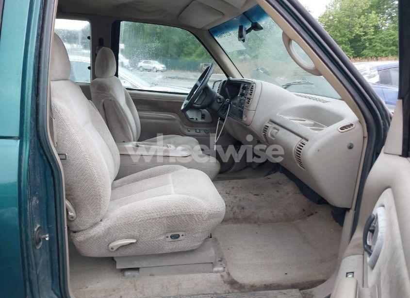 Photo 5 of 1996 Chevrolet Gmt-400 C1500 (VIN 2GCEC19M5T1159209)