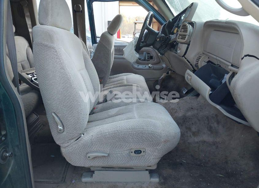 Photo 5 of 1998 Chevrolet C1500 FLEETSIDE (VIN 2GCEC19M8W1263424)