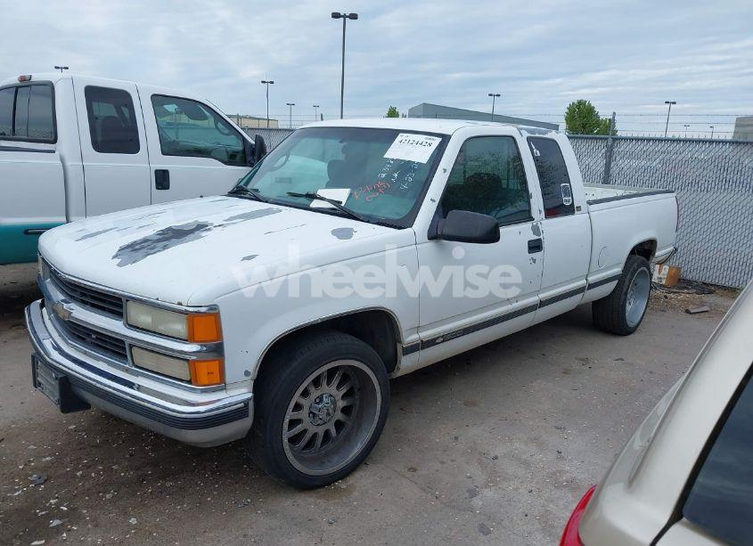 Photo 2 of 1996 Chevrolet Gmt-400 C1500 (VIN 2GCEC19R0T1234894)