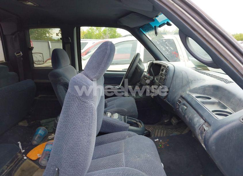 Photo 5 of 1996 Chevrolet Gmt-400 C1500 (VIN 2GCEC19R0T1234894)