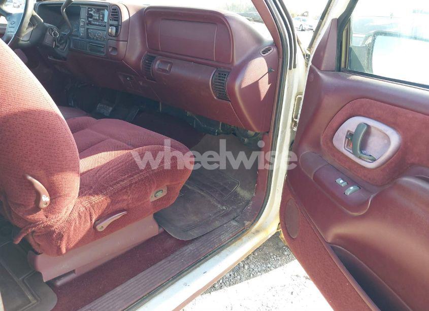 Photo 5 of 1997 Chevrolet C1500 FLEETSIDE (VIN 2GCEC19R3V1133013)