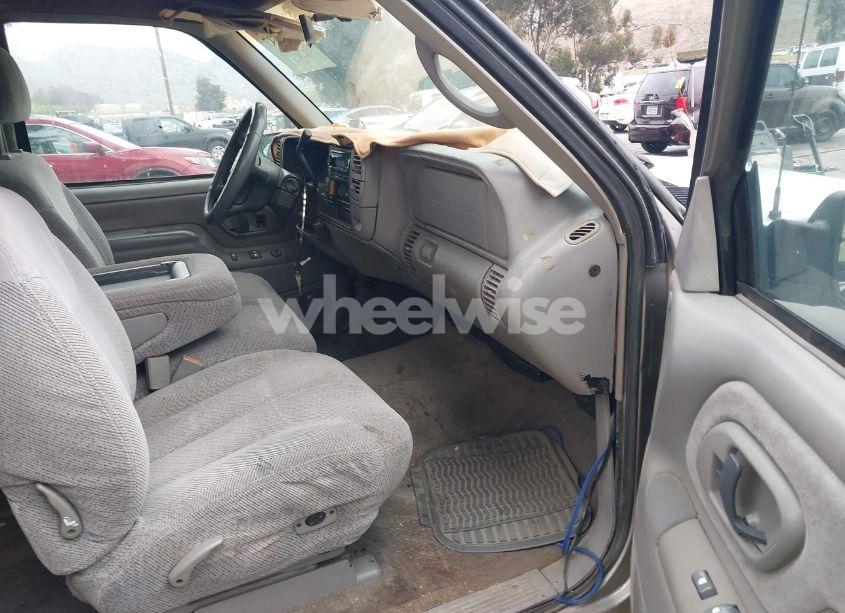 Photo 5 of 1998 Chevrolet C1500 FLEETSIDE (VIN 2GCEC19R3W1122806)