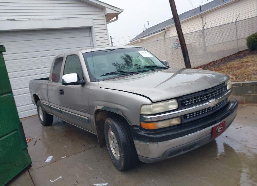 2001 Chevrolet Silverado 1500 LS (VIN 2GCEC19T011107152) main photo